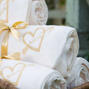 Luxurious Wedding Blankets: Make your wedding memorable.